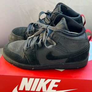 Nike Kids Black and Gray Sneakers